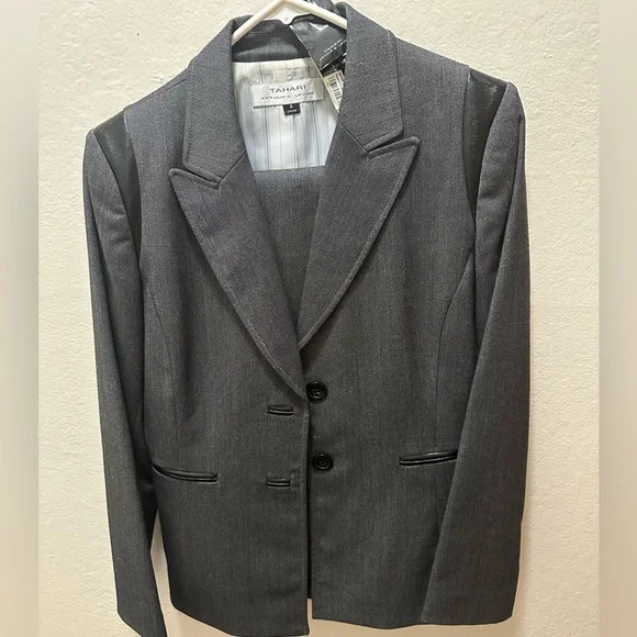 Tahari size 6 suit - jacket and pants! - Picture 1 of 4